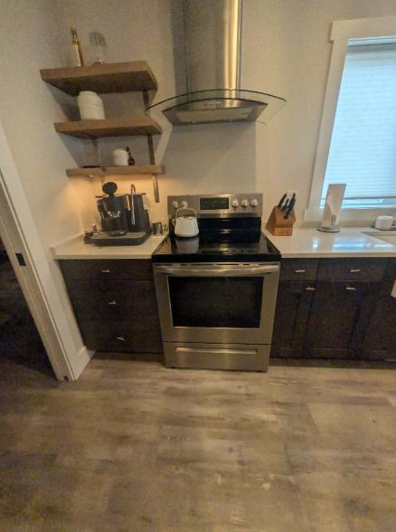 An image of a clean kitchen stovetop with surrounding countertops